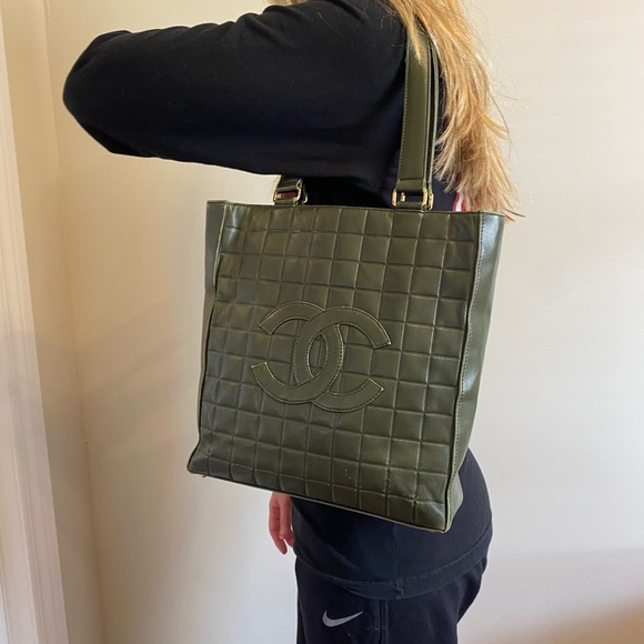 Vintage Chanel Olive Green Lambskin Quilted Tote Bag with CC Logo - Picture 2 of 14